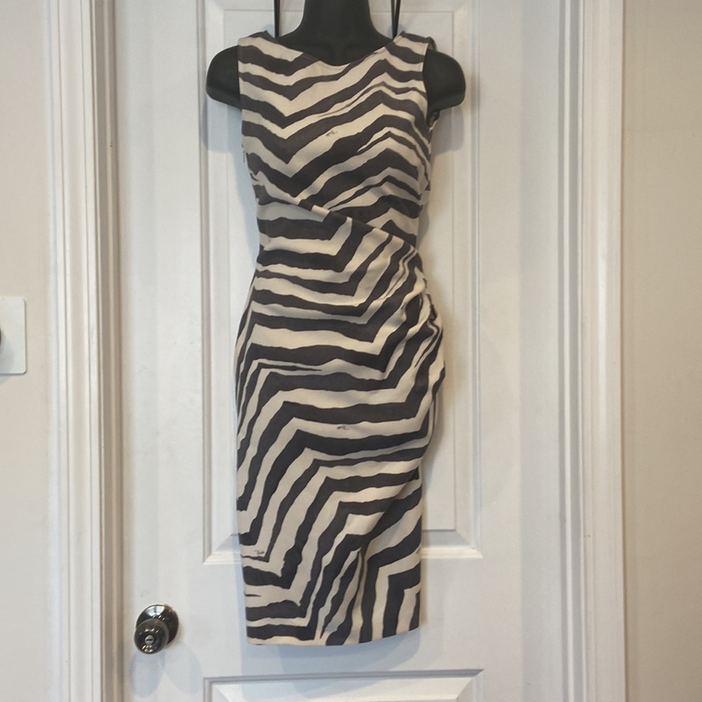 Emilio Pucci Black and Cream Zebra-Print Midi Dress - Picture 4 of 9